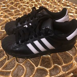 Black Adidas Shell Toes (Boys-4.5, Women-6.5)